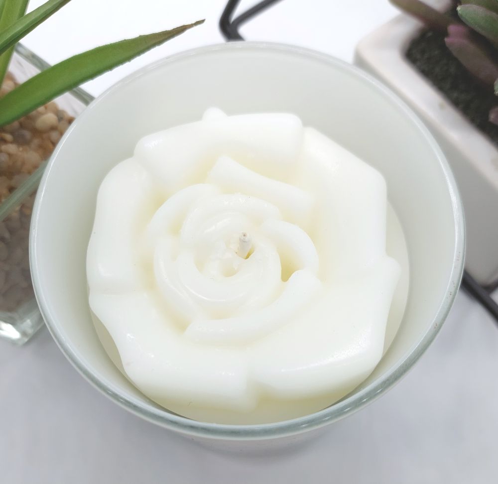 Lovely Mum, Luxury Rose Topped Candle - FREE wax melts!